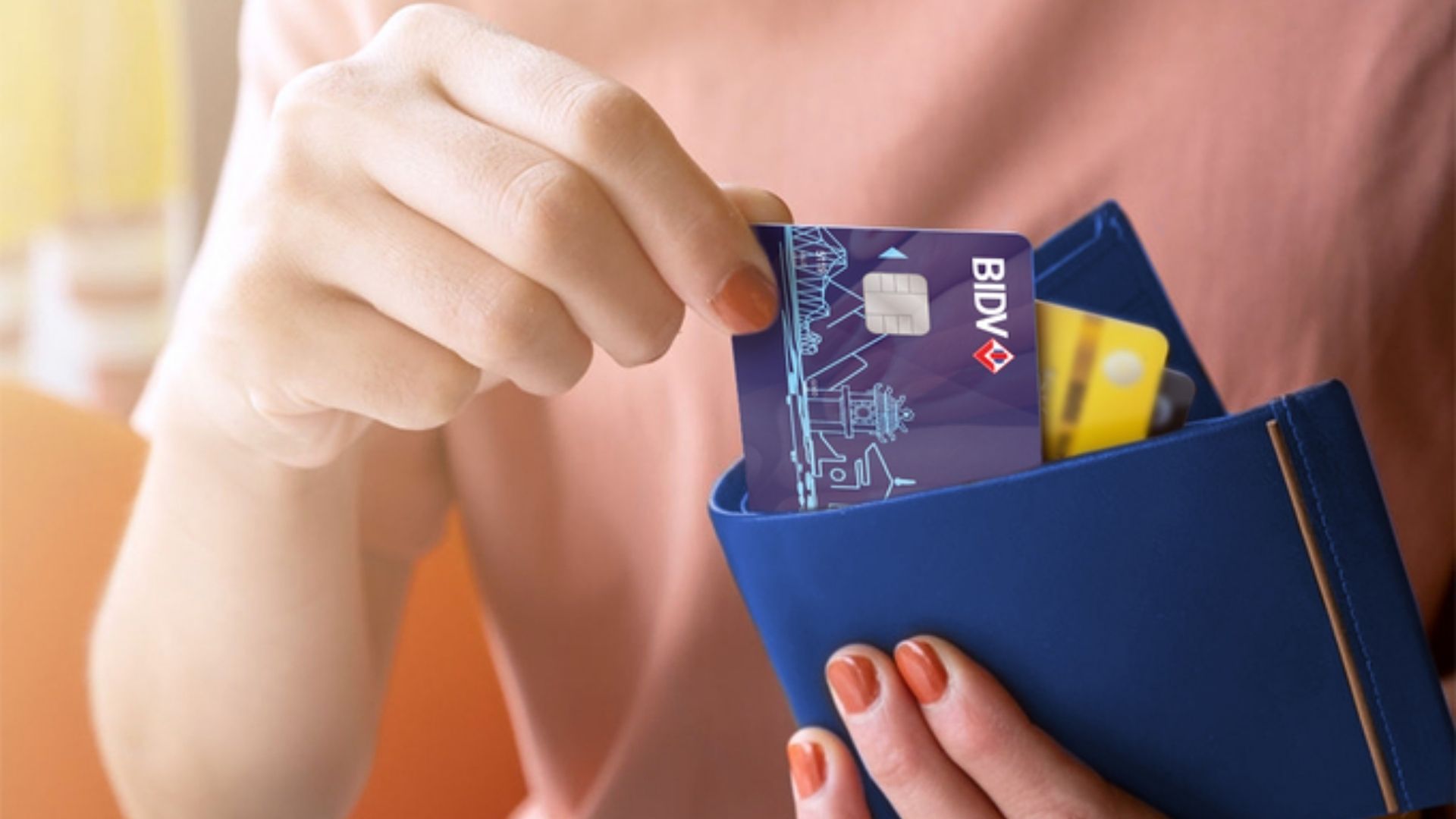 sử dụng thẻ tín dụng đúng cách bằng cách Sử dụng các dịch vụ thanh toán tự động